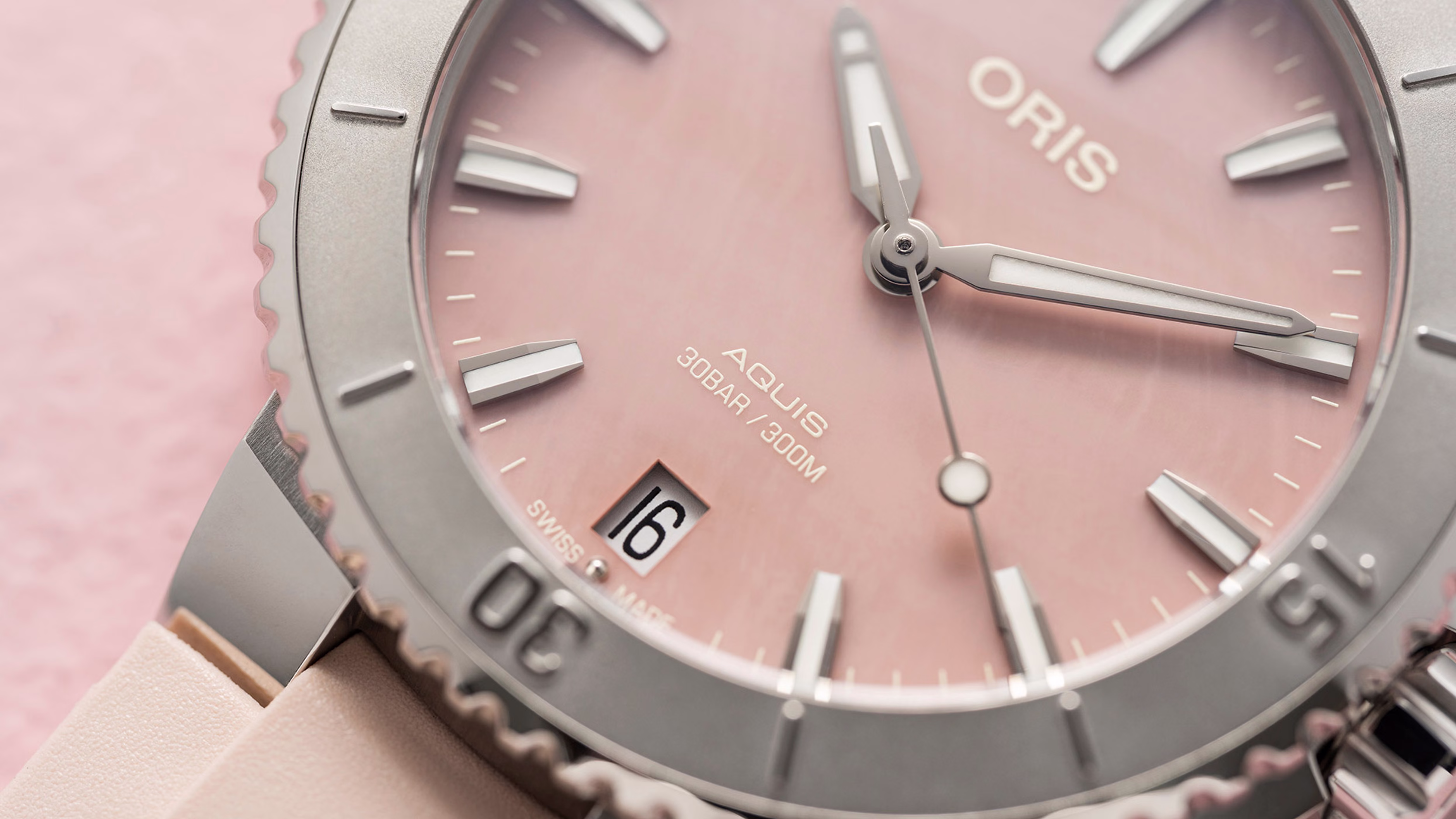 Oris Aquis Date 36,5mmKautschukband Perlmutt Rot Damenuhr 01 733 7770 4158-07 4 18 66FC