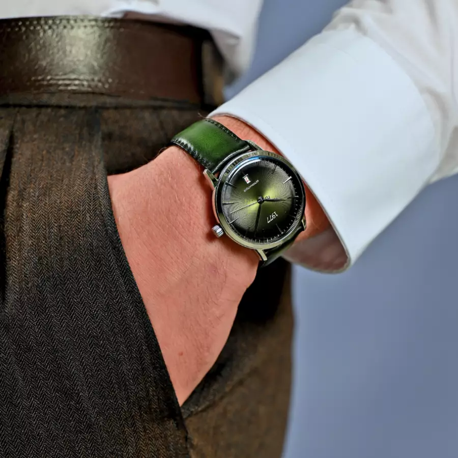 1977 EDMOND Automatique, 40 MM, Cadran Vert Olive, Bracelet Cuir Vert Herrenuhr 1977P01177