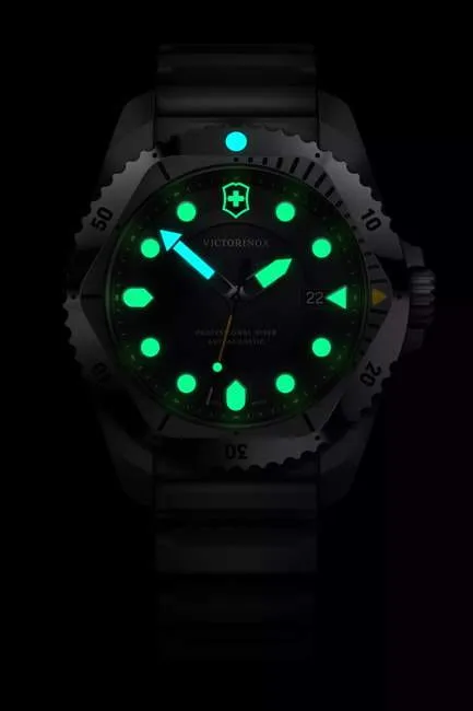 Victorinox Dive Pro Quartz Three hands Steel Herrenuhr 241990