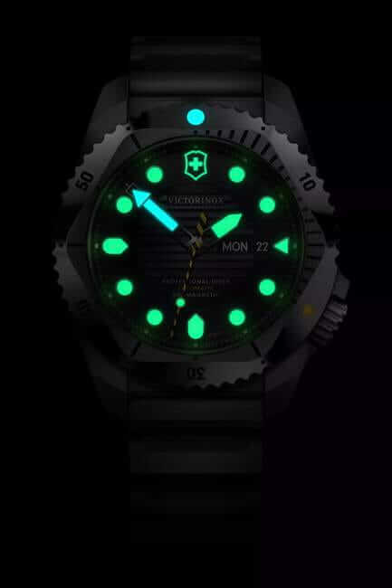 Victorinox Dive Pro Automatic Three hands Steel Herrenuhr 241994