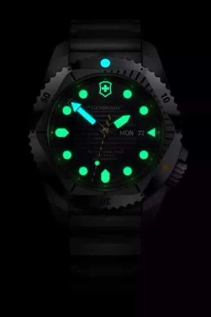 Victorinox Dive Pro Automatic Three hands Steel Herrenuhr 241994