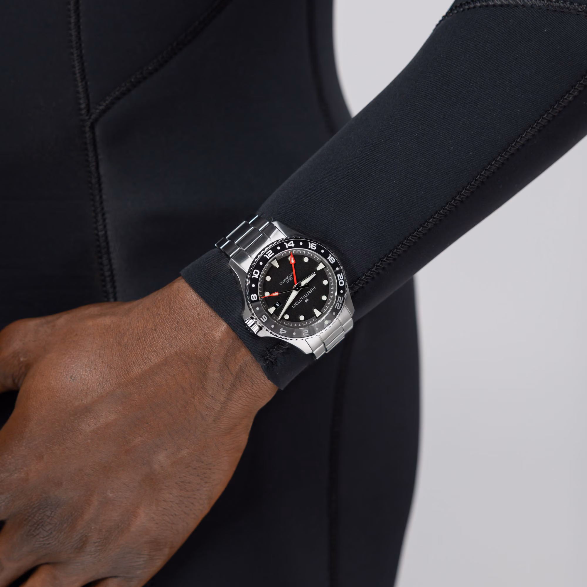 Hamilton KHAKI NAVY SCUBA AUTO Schwarz GMT 43 MM Herrenuhr H82555130