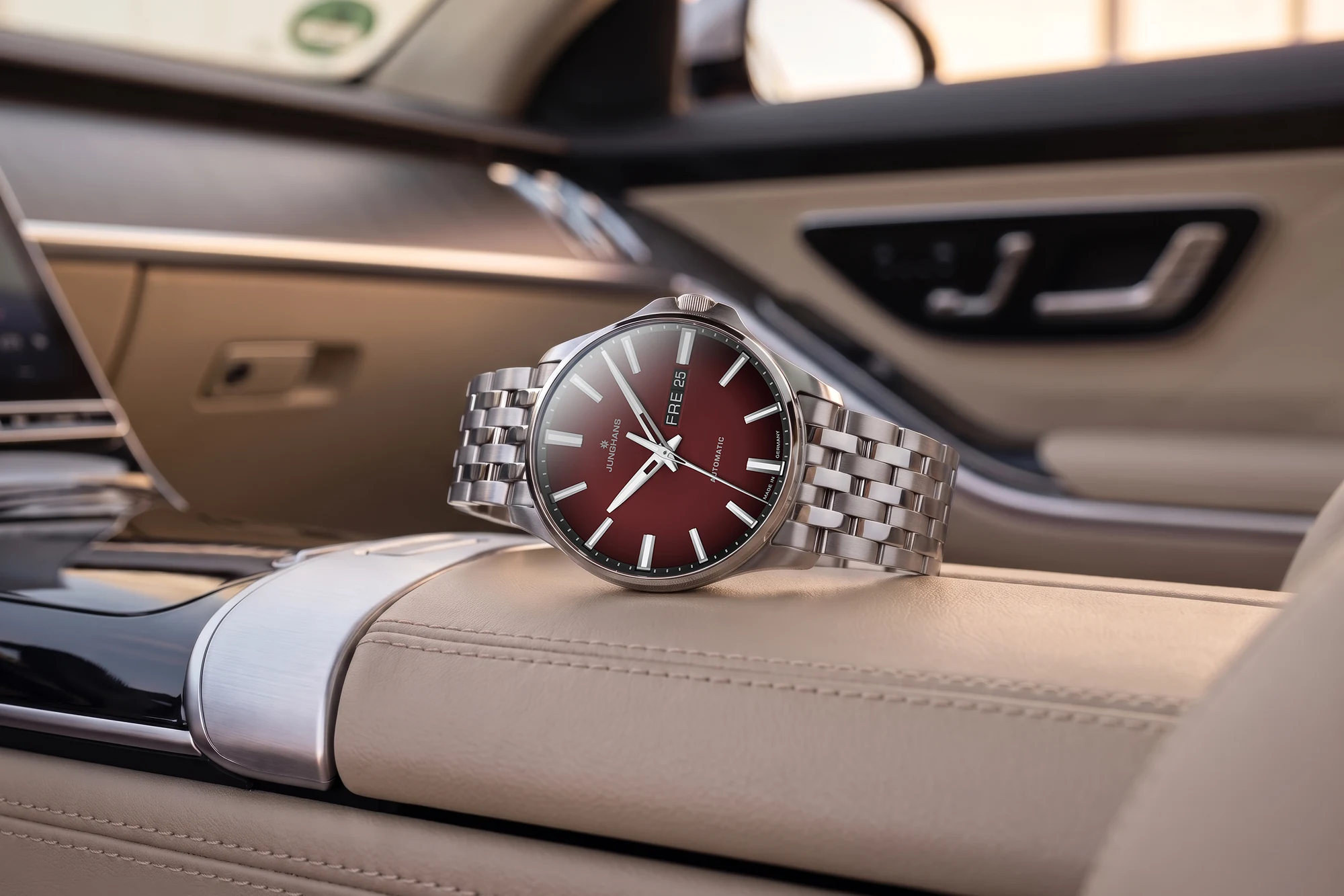 Junghans Meister S Automatic, 44mm, dunkelrotes Zifferblatt mit Effektlackierung Herrenuhr 27/4616.44