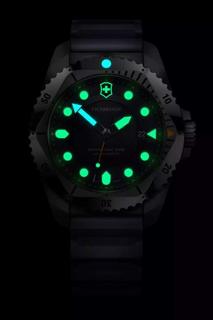 Victorinox Dive Pro Quartz Three hands Steel Herrenuhr 241991