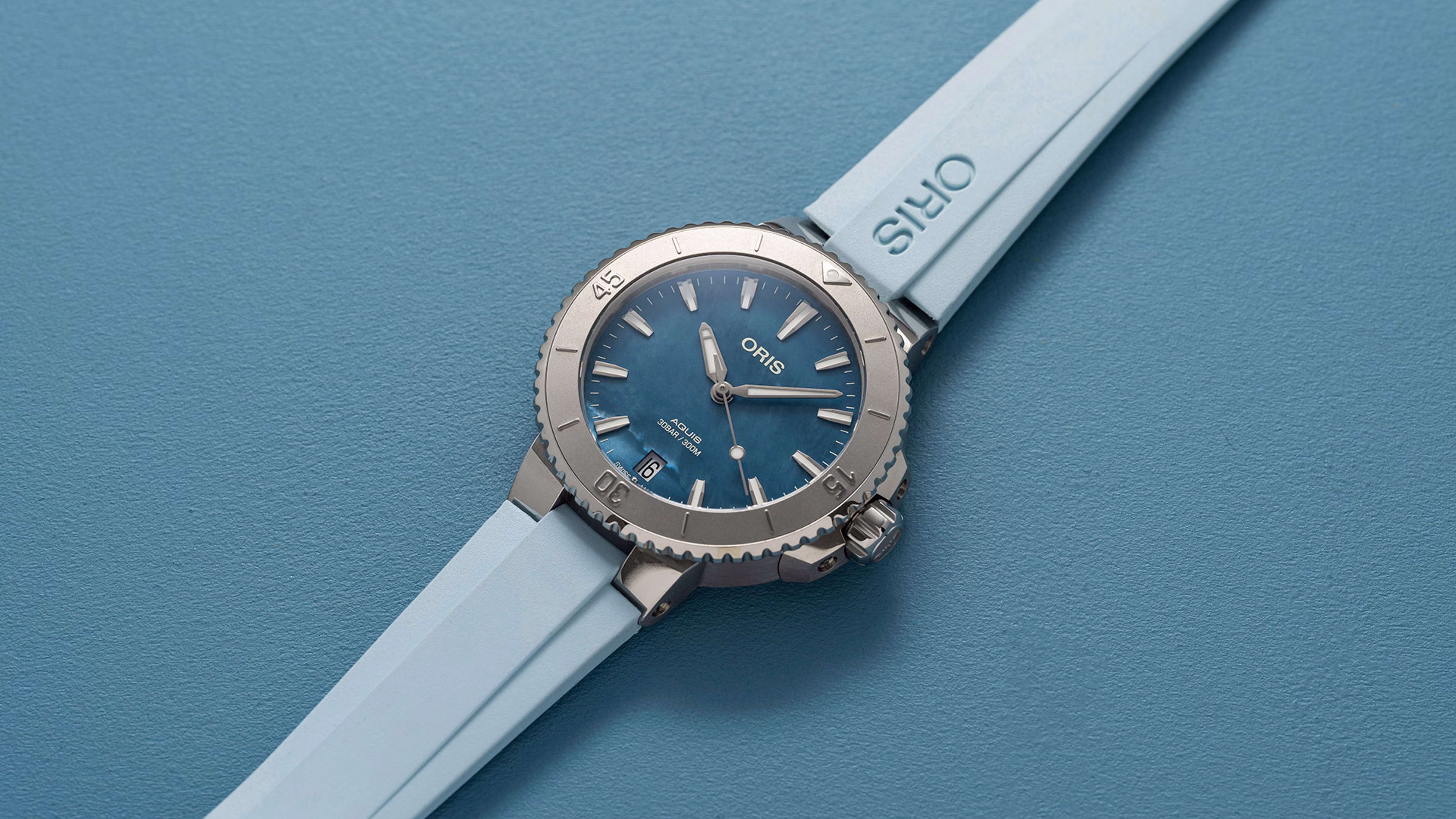 Oris Aquis Date 36,5mm Kautschukband Perlmutt Blau Damenuhr 01 733 7770 4155-07 4 18 65FC