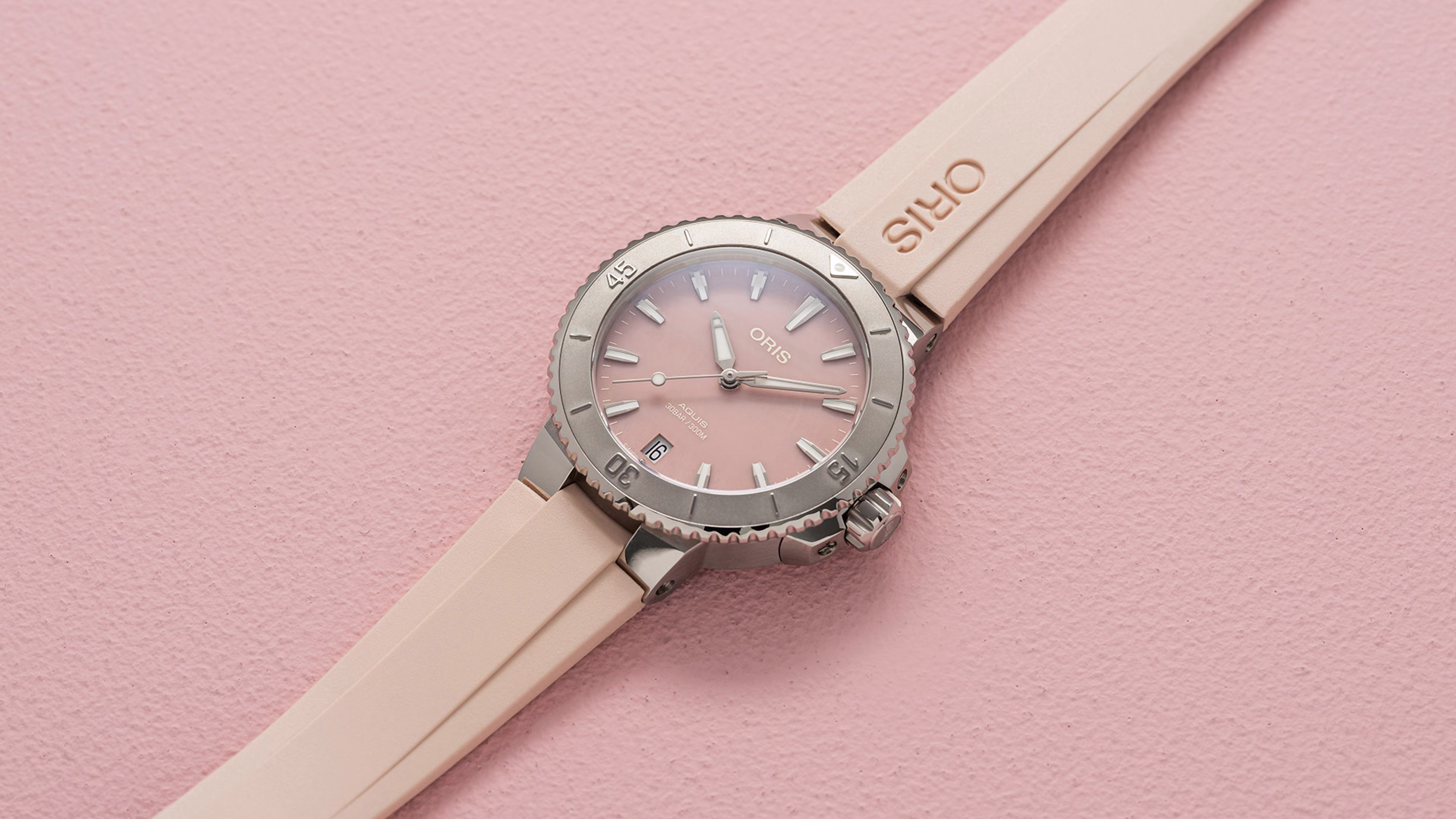 Oris Aquis Date 36,5mmKautschukband Perlmutt Rot Damenuhr 01 733 7770 4158-07 4 18 66FC