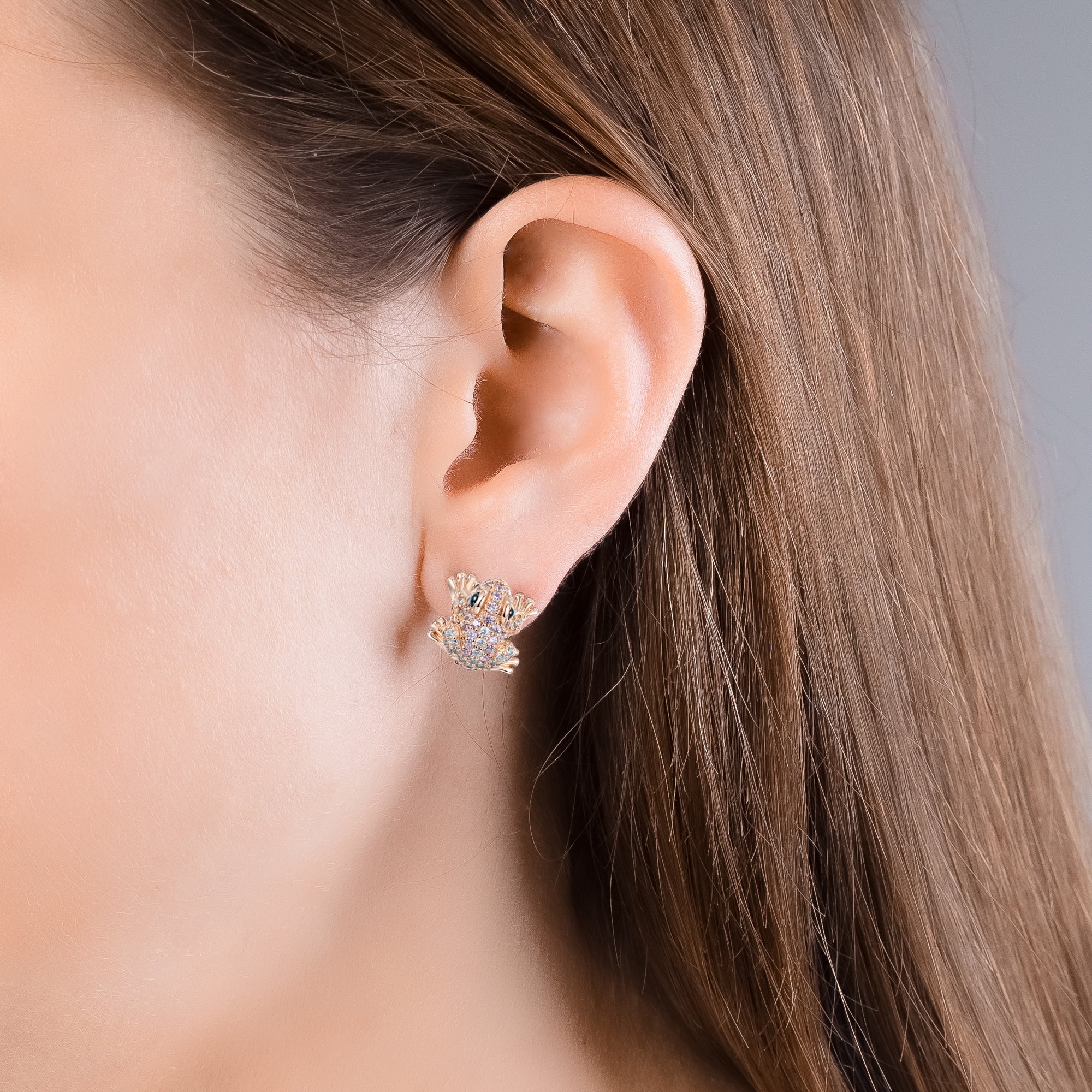 Seinerzeit Stecker Louisa Frosch Ohrringe rosévergoldet, mit weißen und zart rosafarbenen Zirkonia