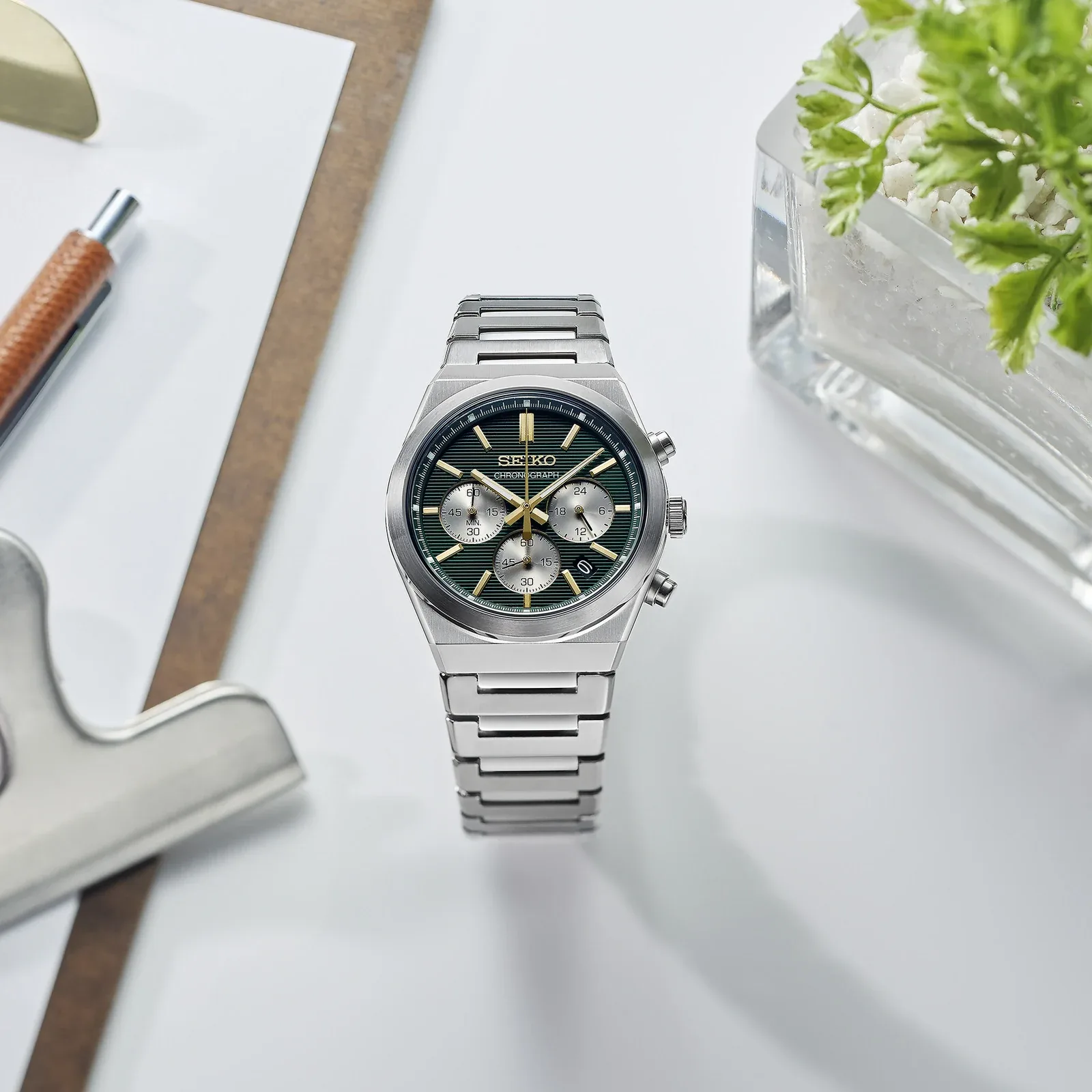 Seiko Chronograph Quarz 40 mm Edelstahlband Grün Herrenuhr SSB461P1