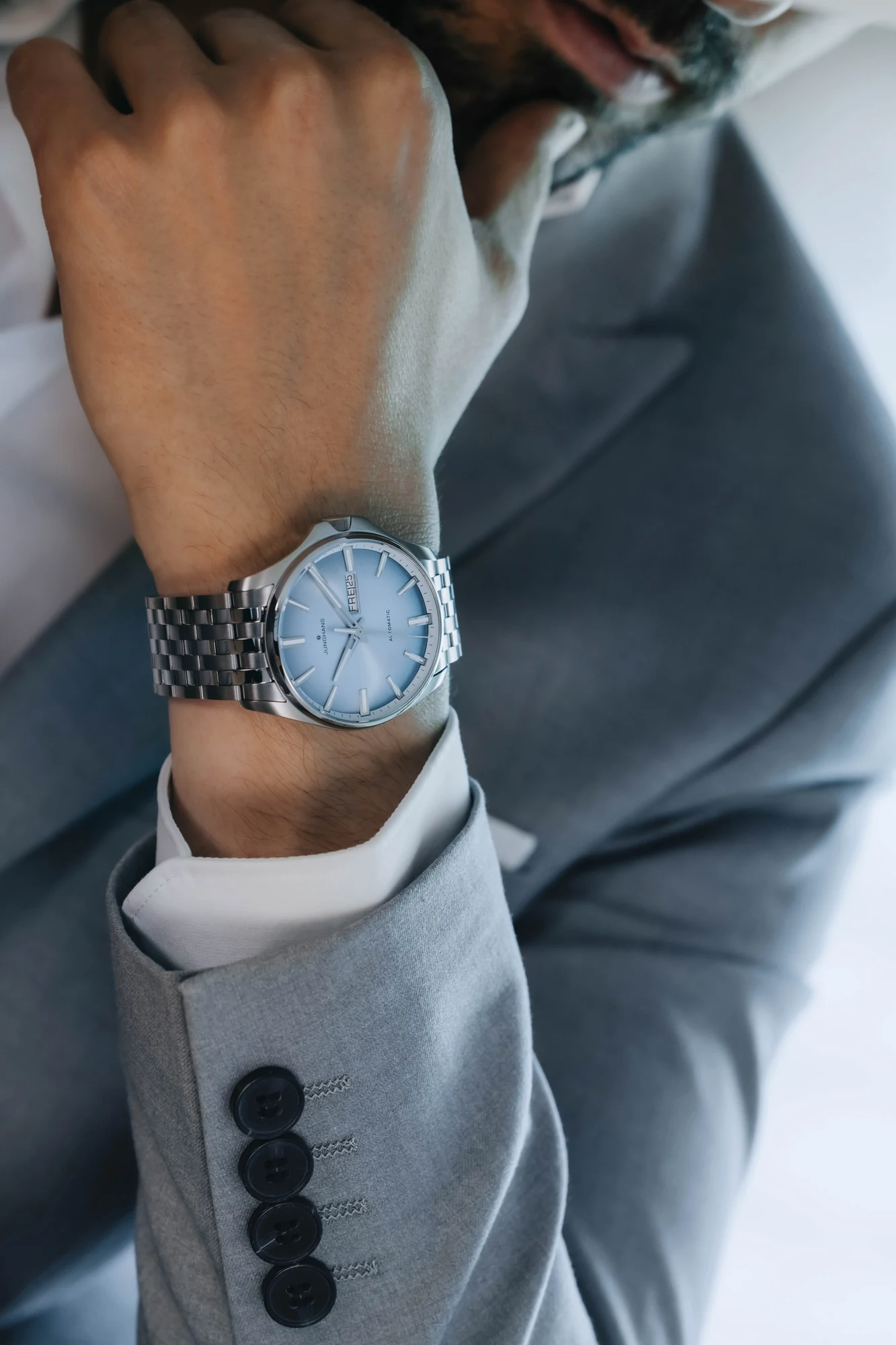 Junghans Meister S Automatic, 44mm, hellblaues Zifferblatt, Edelstahlband Herrenuhr 27/4614.44