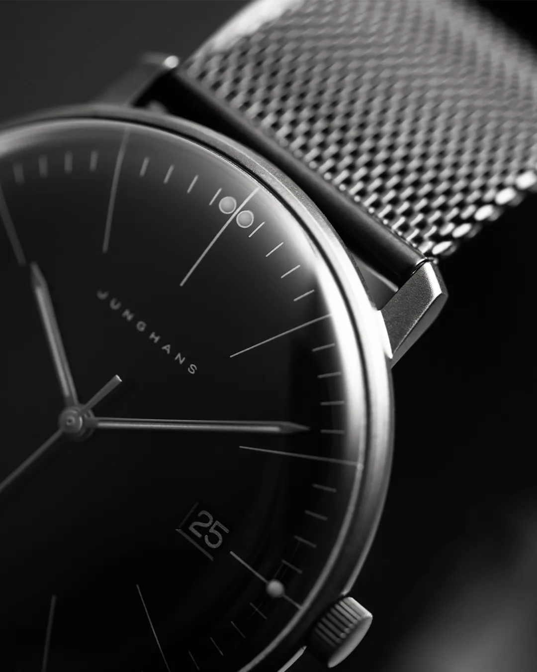Junghans max bill Quarz schwarz PVD Milanaiseband Herrenuhr 41/4660.46