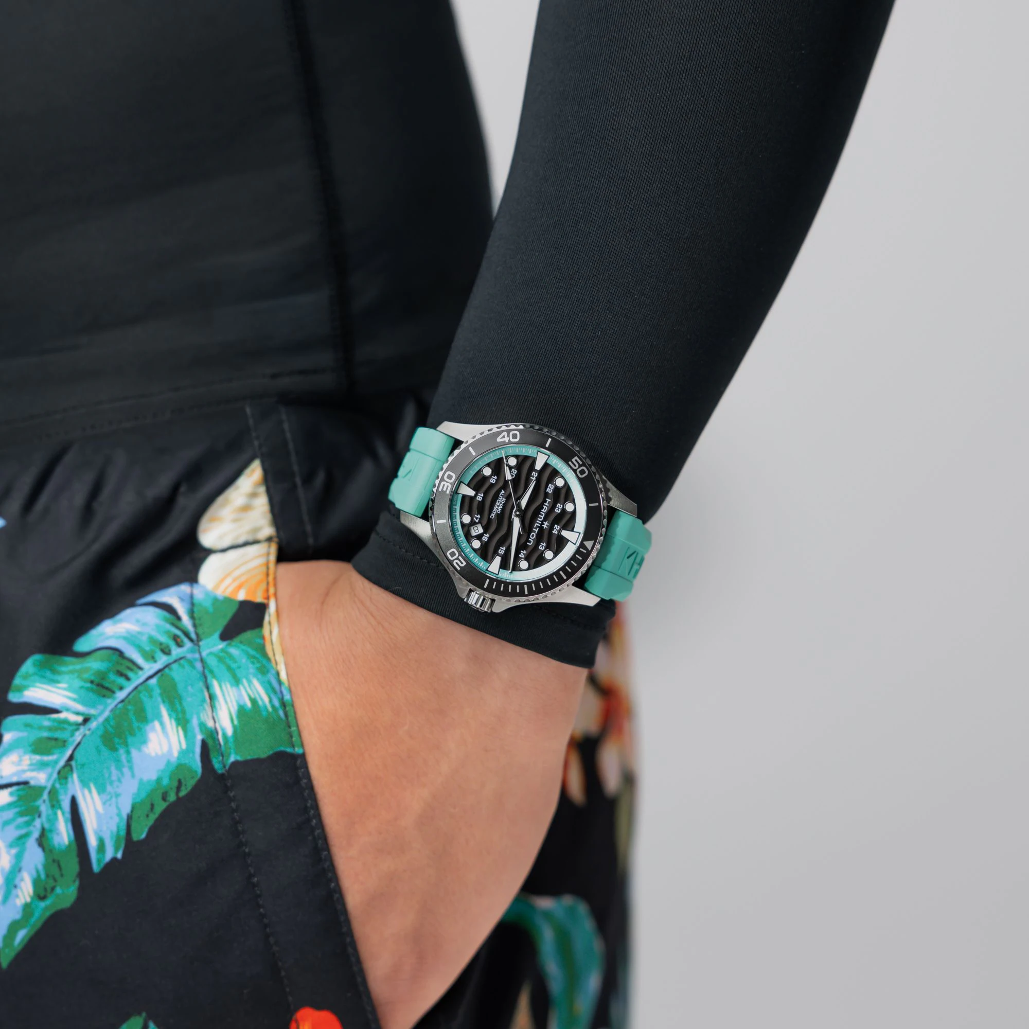 Hamilton Khaki Navy Scuba 40 mm, Türkis, Limited Edition Herrenuhr H82415331