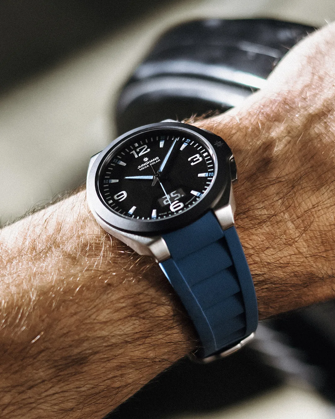 Junghans Spektrum Mega Solar Funk Kautschukband Herrenuhr 18/1527.00