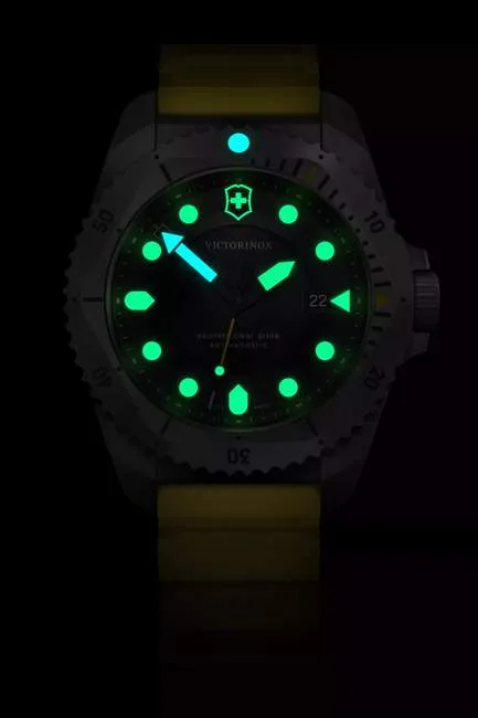 Victorinox Dive Pro Quartz Three hands Titanium Herrenuhr 241992