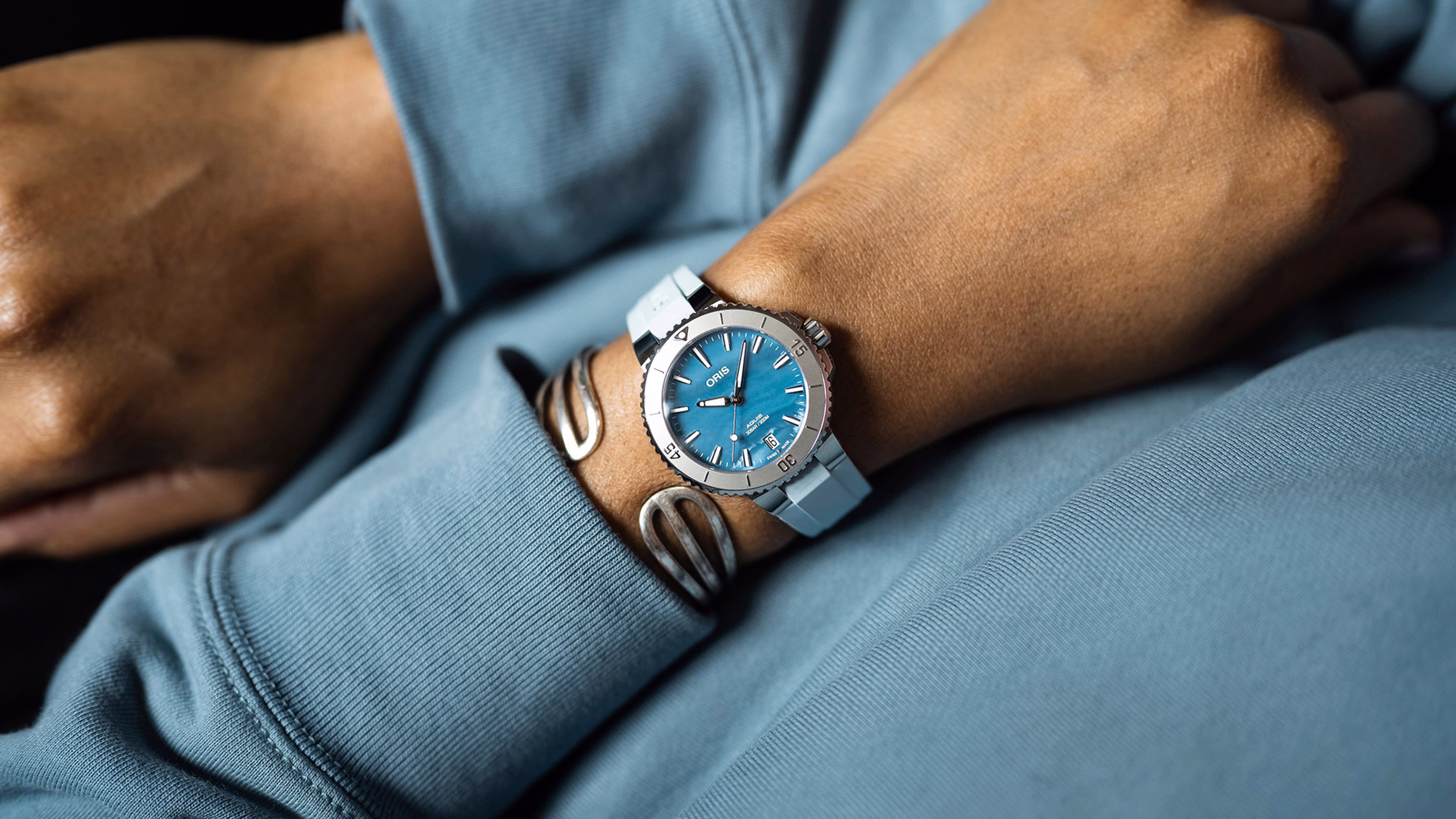 Oris Aquis Date 36,5mm Kautschukband Perlmutt Blau Damenuhr 01 733 7770 4155-07 4 18 65FC