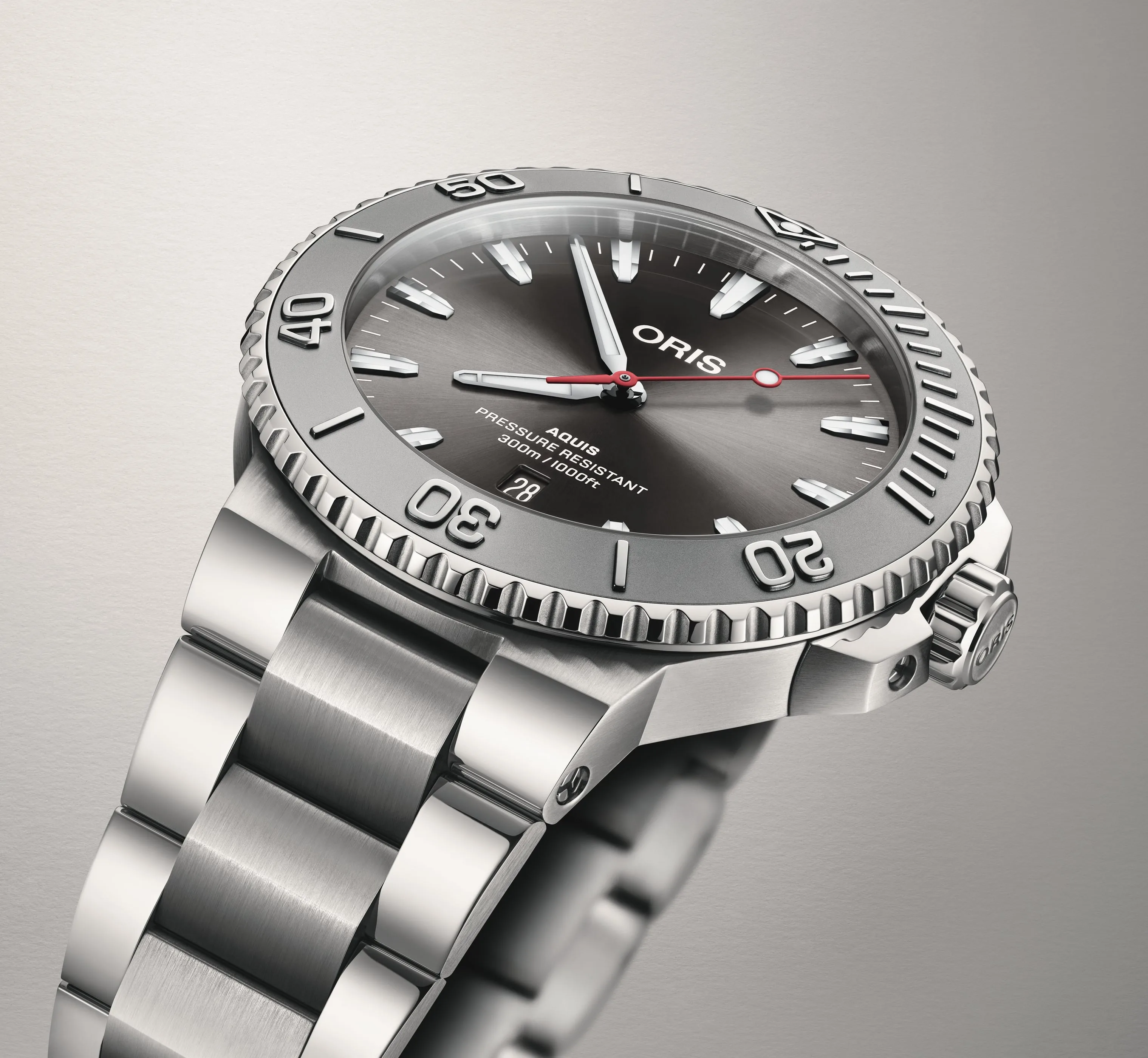 Oris AQUIS DATE RELIEF Herrenuhr 01 733 7789 4153-07 8 23 04PEB