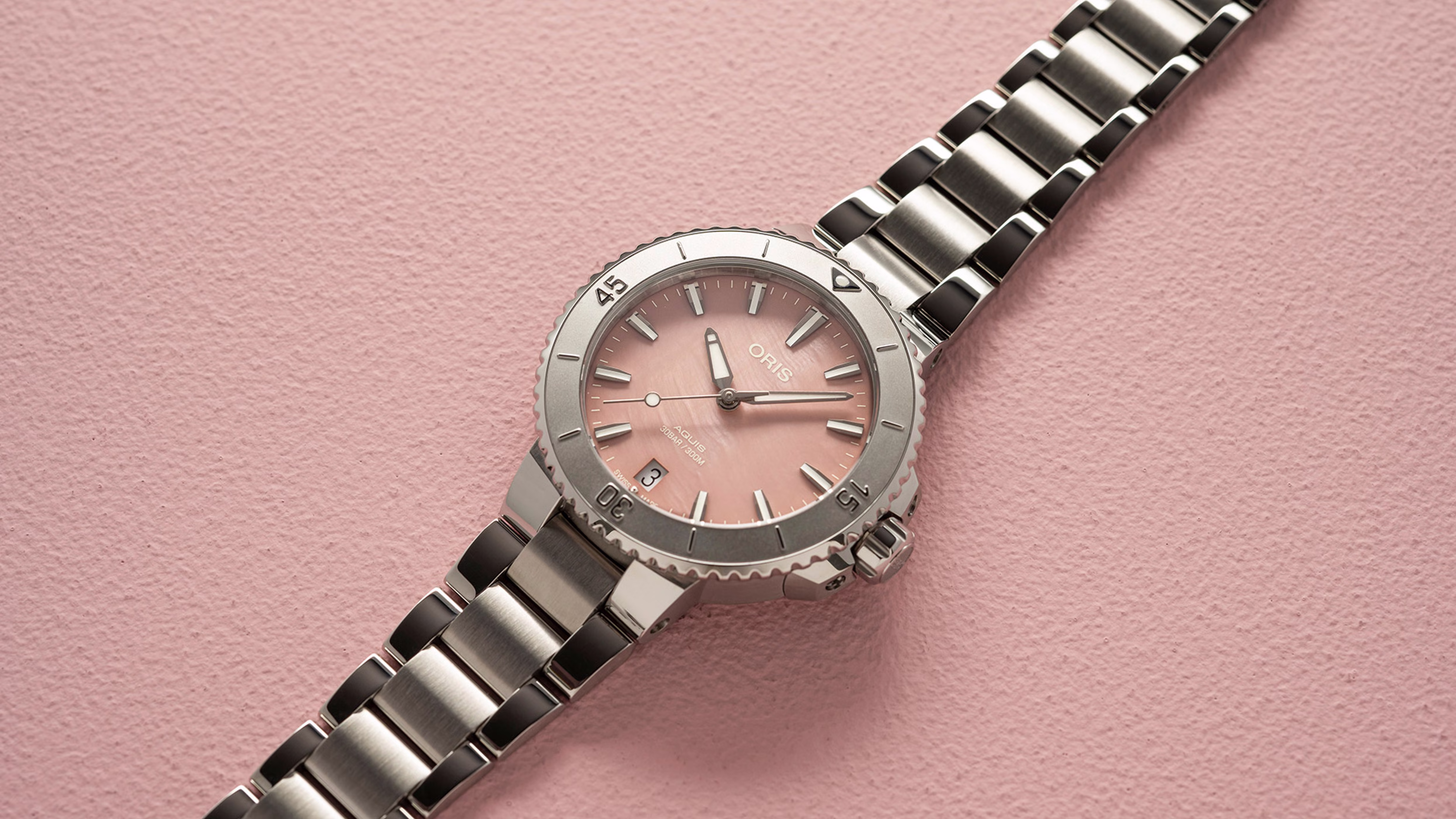 Oris Aquis Date 36,5mm Rot Perlmutt Damenuhr 01 733 7770 4158-07 8 18 05P